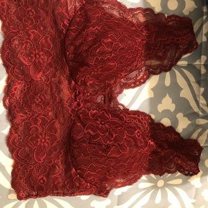 maroon brallete like new !